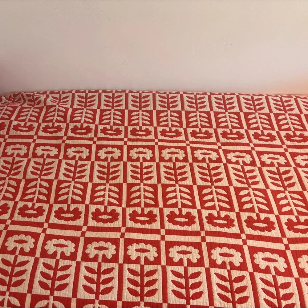 Schoolhouse - Red Stillwater floral quilt KING - Picture 3 of 3